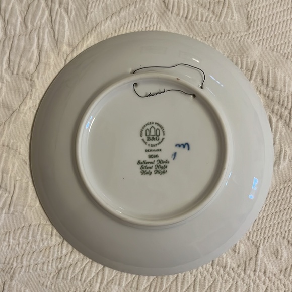 Royal Copenhagen 1986 Bing & Grondahl Jul After plate blue & white winter scene - Picture 2 of 2